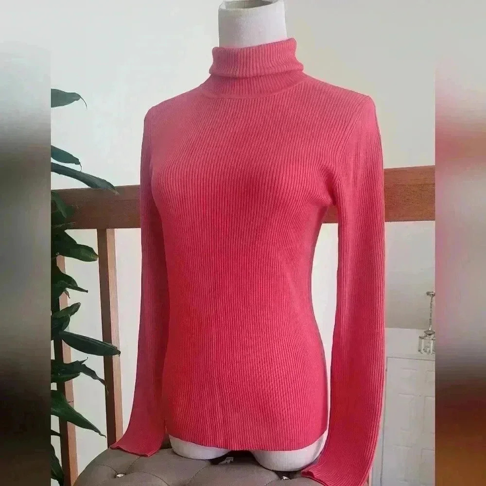 Loft ann taylor turtle neck, long sleeves, ribbed fabric sweater, like New. Med.